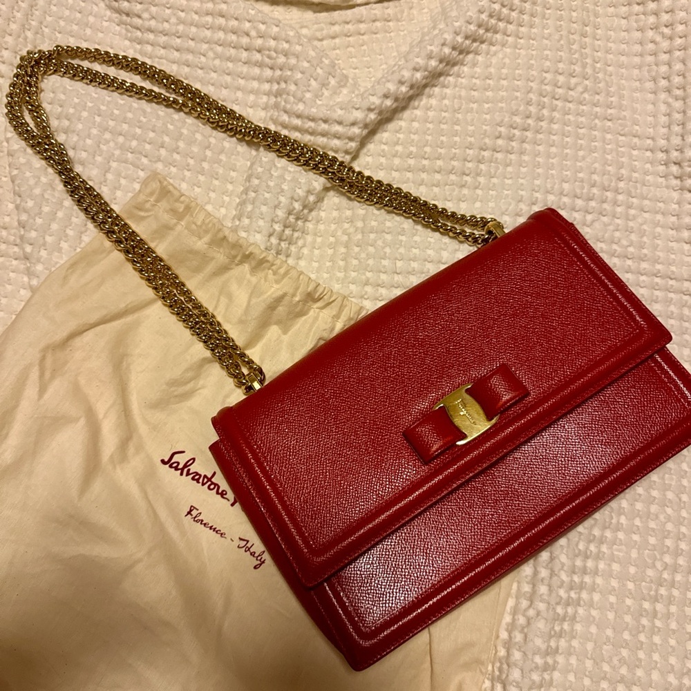 Salvatore Ferragamo Red Vara Bow Leather Chain Shoulder Bag